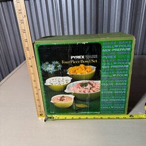 Vintage Pyrex NOS Verde Avocado Green Set of Cinderella Nesting Bowls 441-444